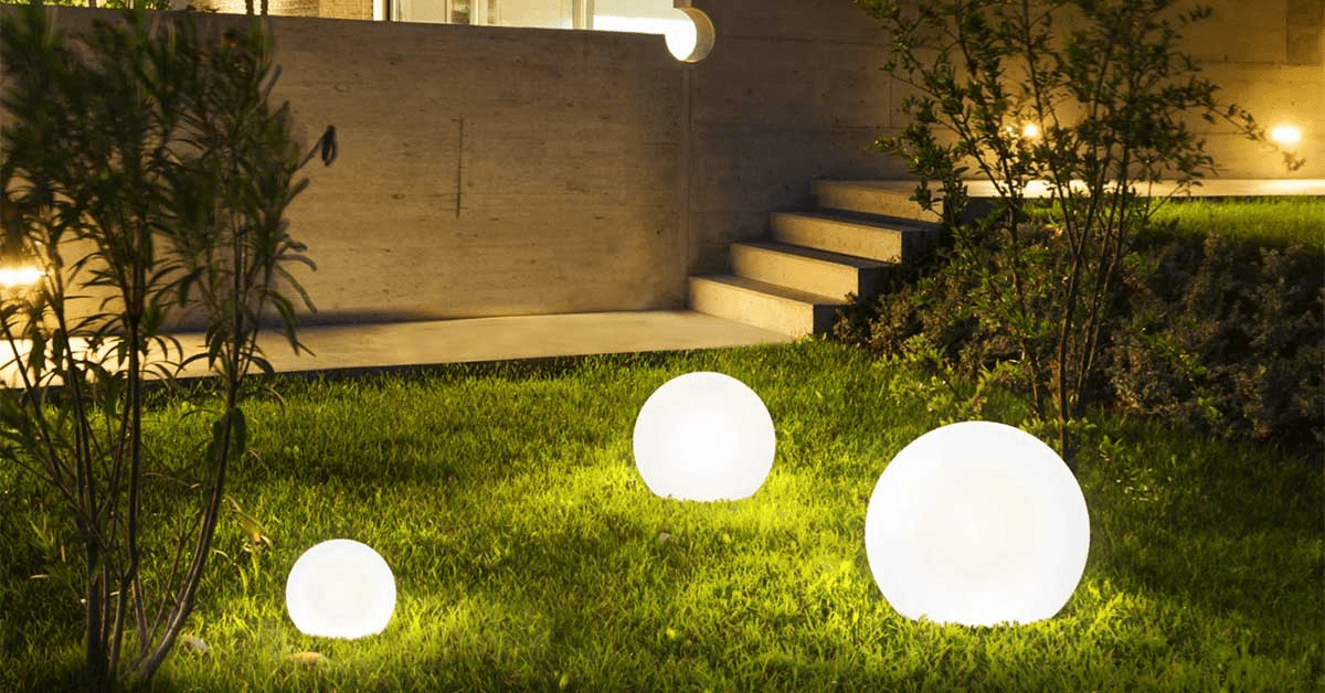 How to Choose Spike Lights for your Garden RC Lighting
